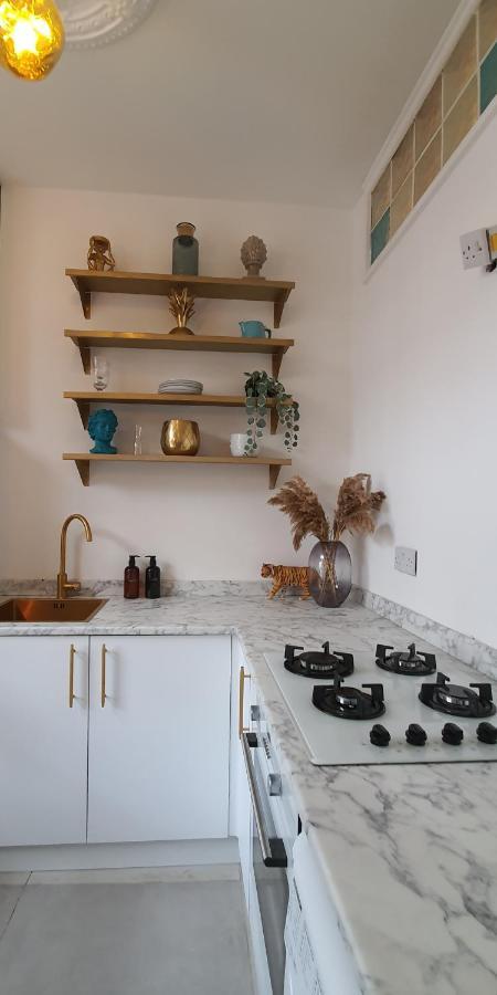 Elegant 5 Bed 4 Bath 'Vogue House' Parisian Style Home Margate Luaran gambar
