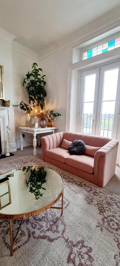 Elegant 5 Bed 4 Bath 'Vogue House' Parisian Style Home Margate Luaran gambar